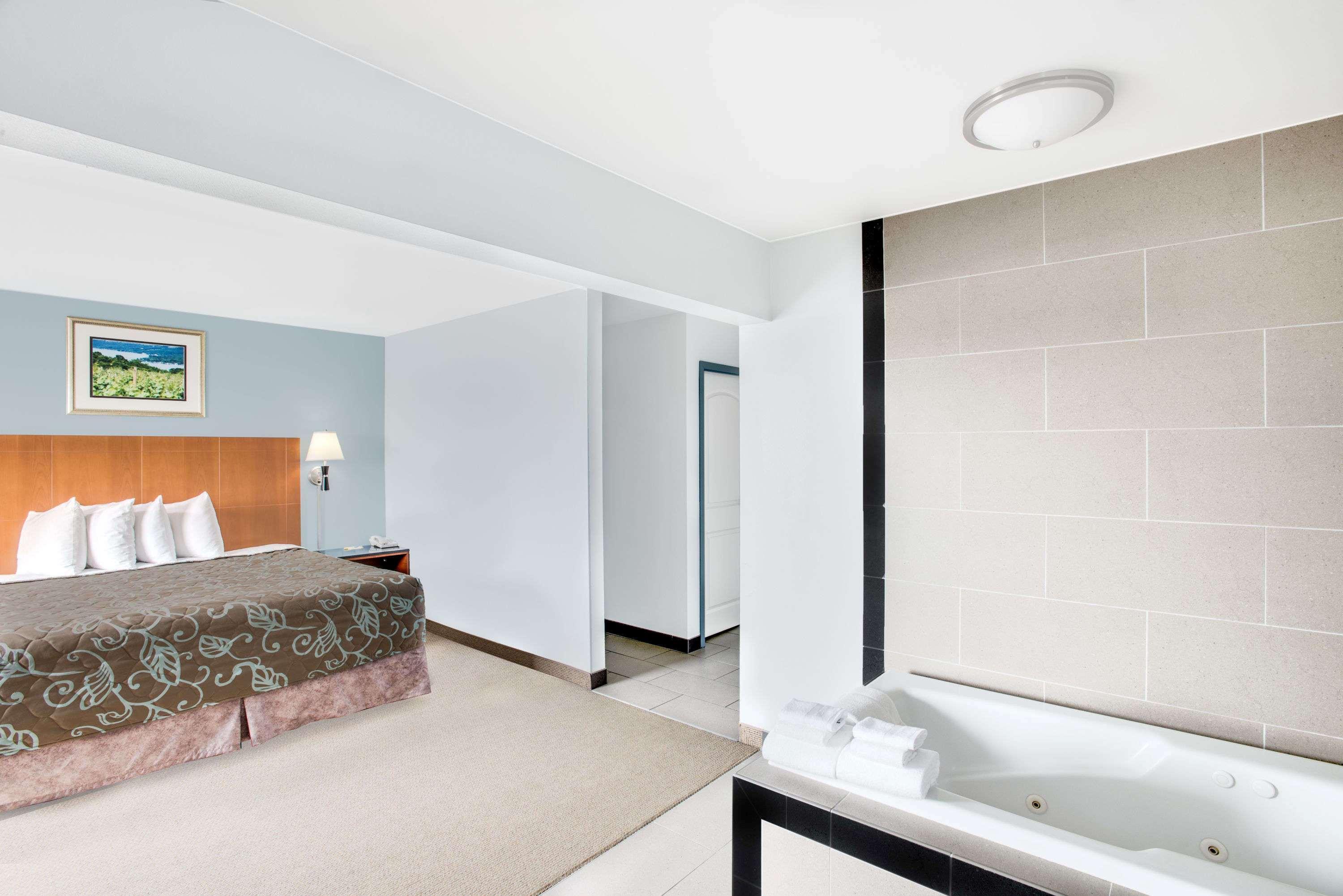 Days Inn By Wyndham Watertown Fort Drum Evans Mills Экстерьер фото
